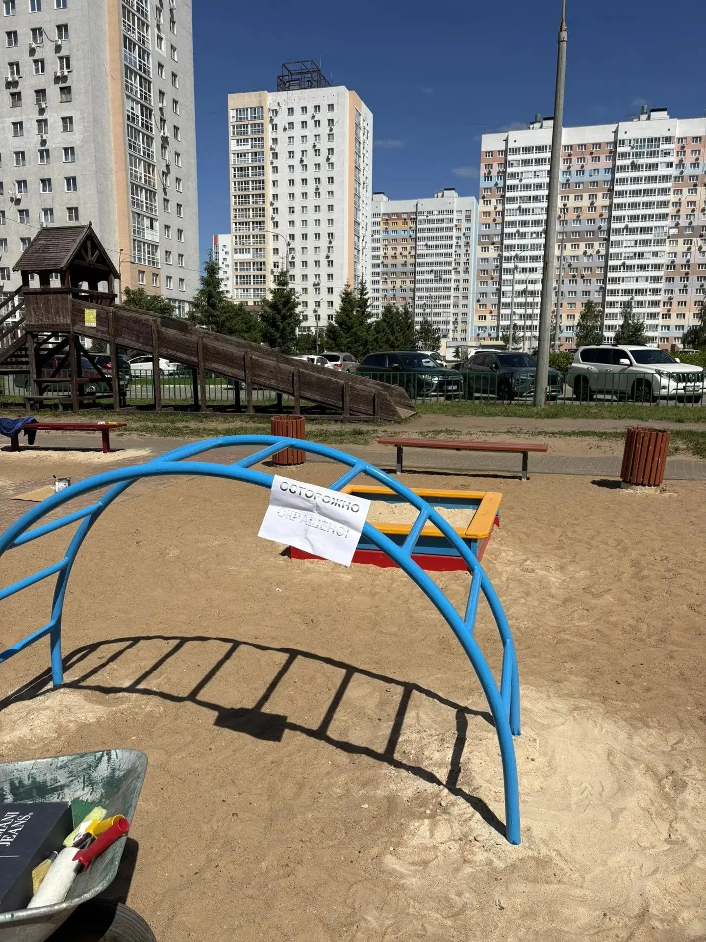 6 июня на детских площадках проведена работа по покраске игровых элементов.