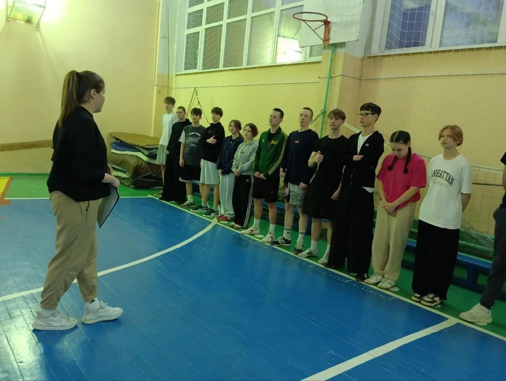 🏐 12 декабря в спортивном зале нашей школы состоялся турнир по волейболу среди команд обучающихся 9-