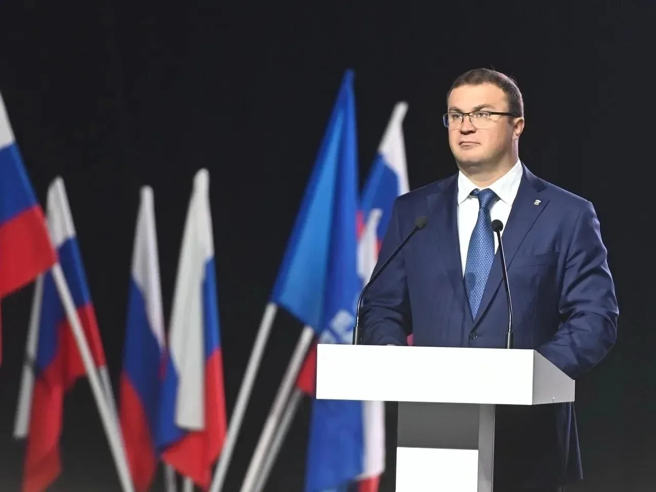 Виталий Хоценко сообщил об индексации зарплат педагогов в Омской области