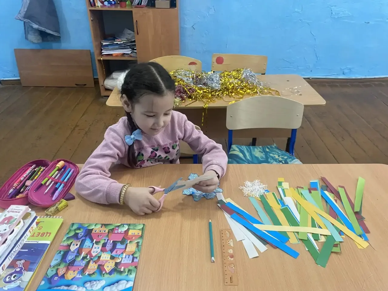18 декабря 🎄🌟 в Тюринской сельской библиотеке прошёл мастер-класс «Чудо новогодней игрушки». Вмест