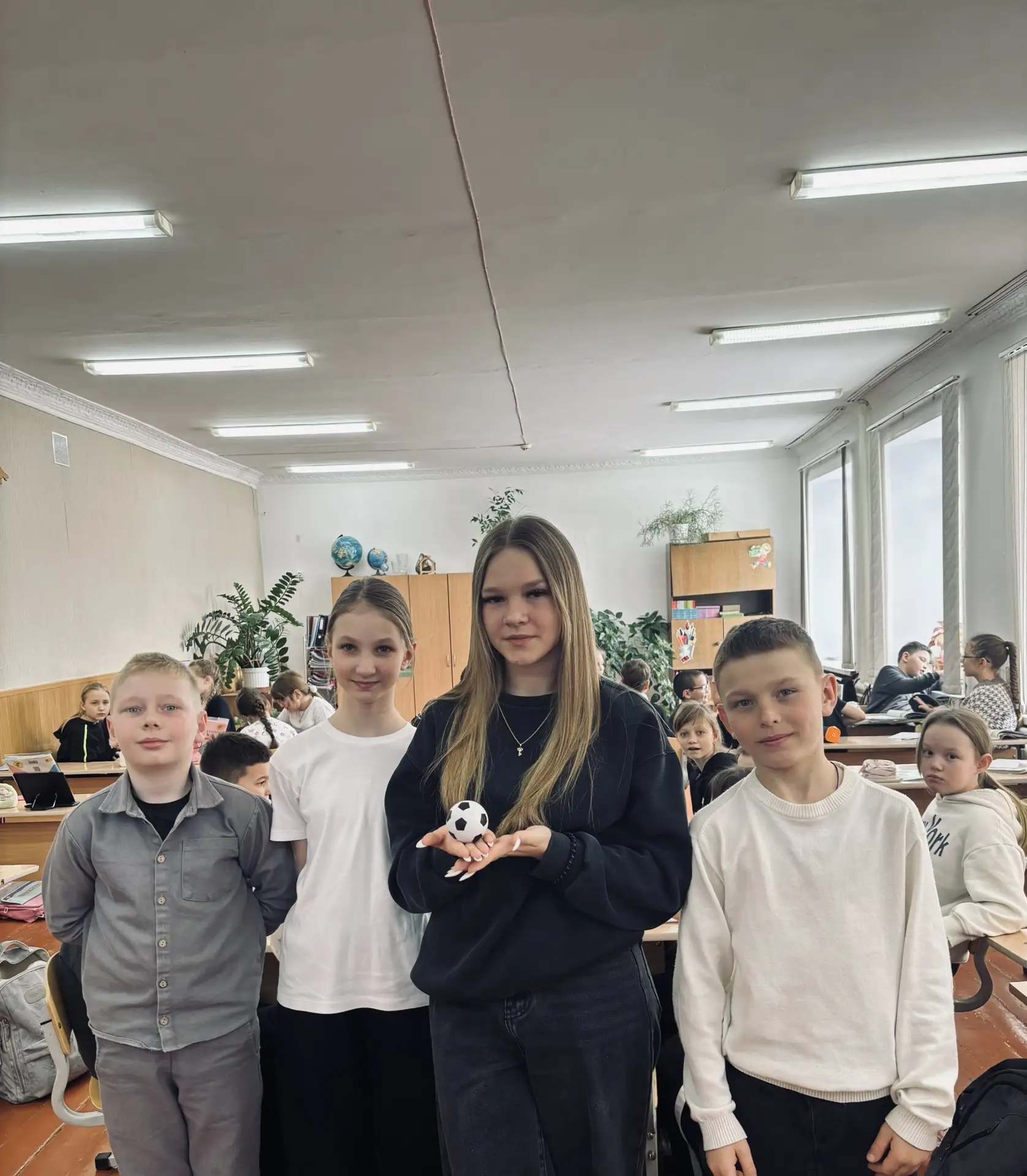 В 3б классе прошел творческий классный час.  Самому обыкновенному мячику ребята нашли новое применен