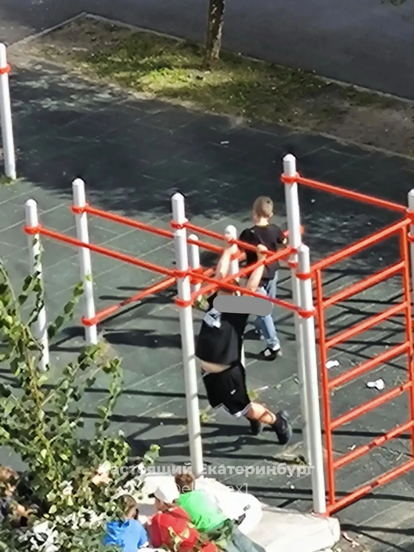 Взрывают петарды, пугая местных жителей, чьи сыночки?

Прислать новость: админ