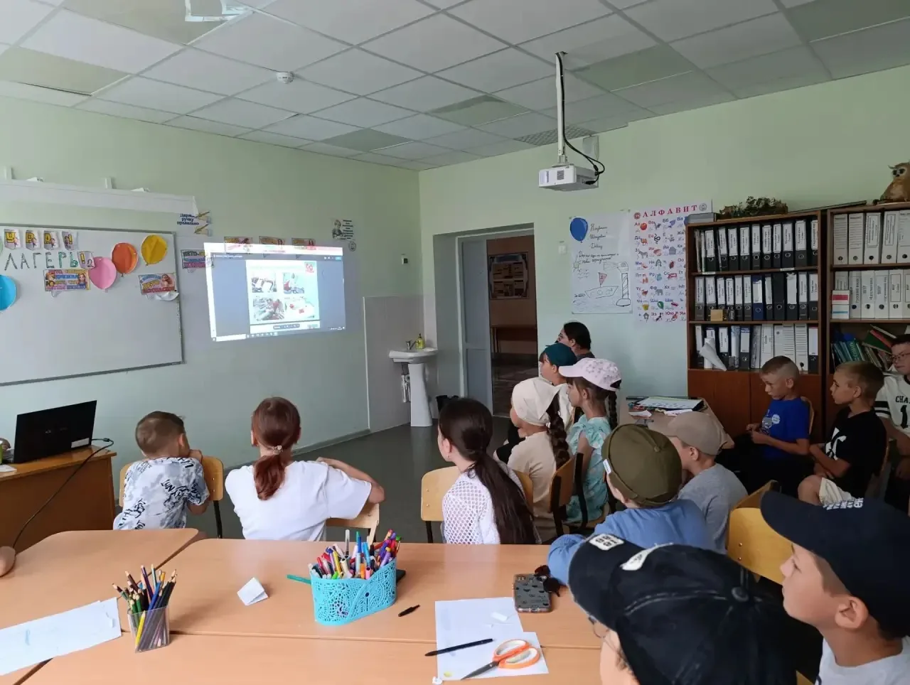 🎙️ СТОП-СНЯТО! В нашем лагере “Алые паруса”  День блогера!

Знаете, кто главный человек в лагере? Т