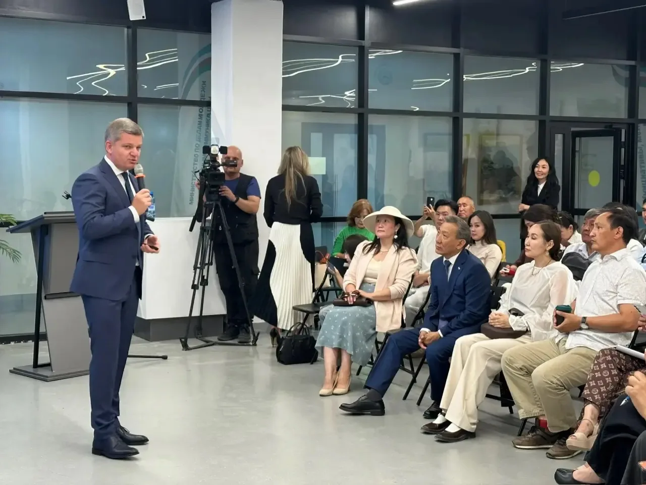 В Молодежном центре «Патриот» состоялась встреча победителей грантовых конкурсов с гене...