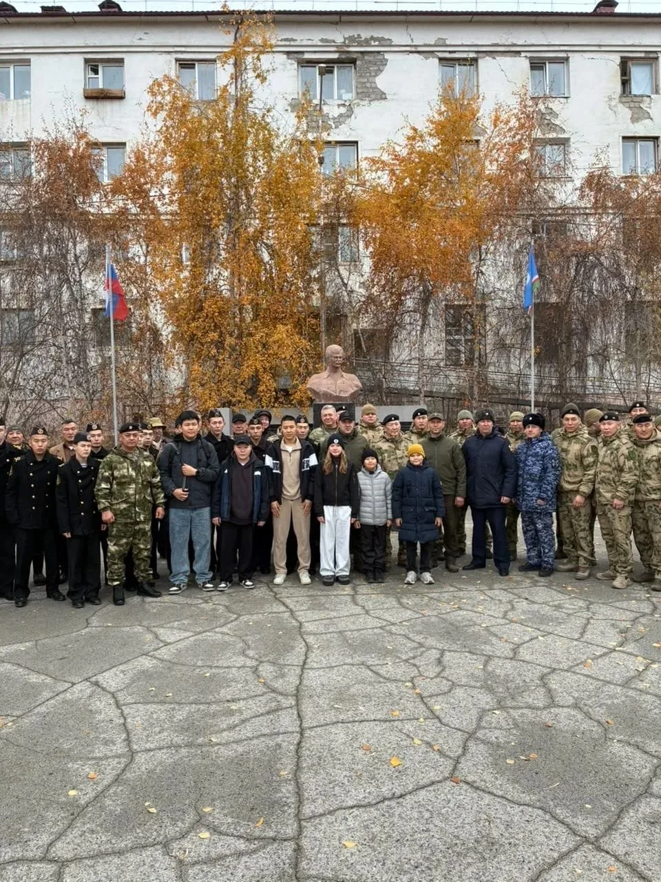 ПОЧТИМ МЫ ПАМЯТЬ...