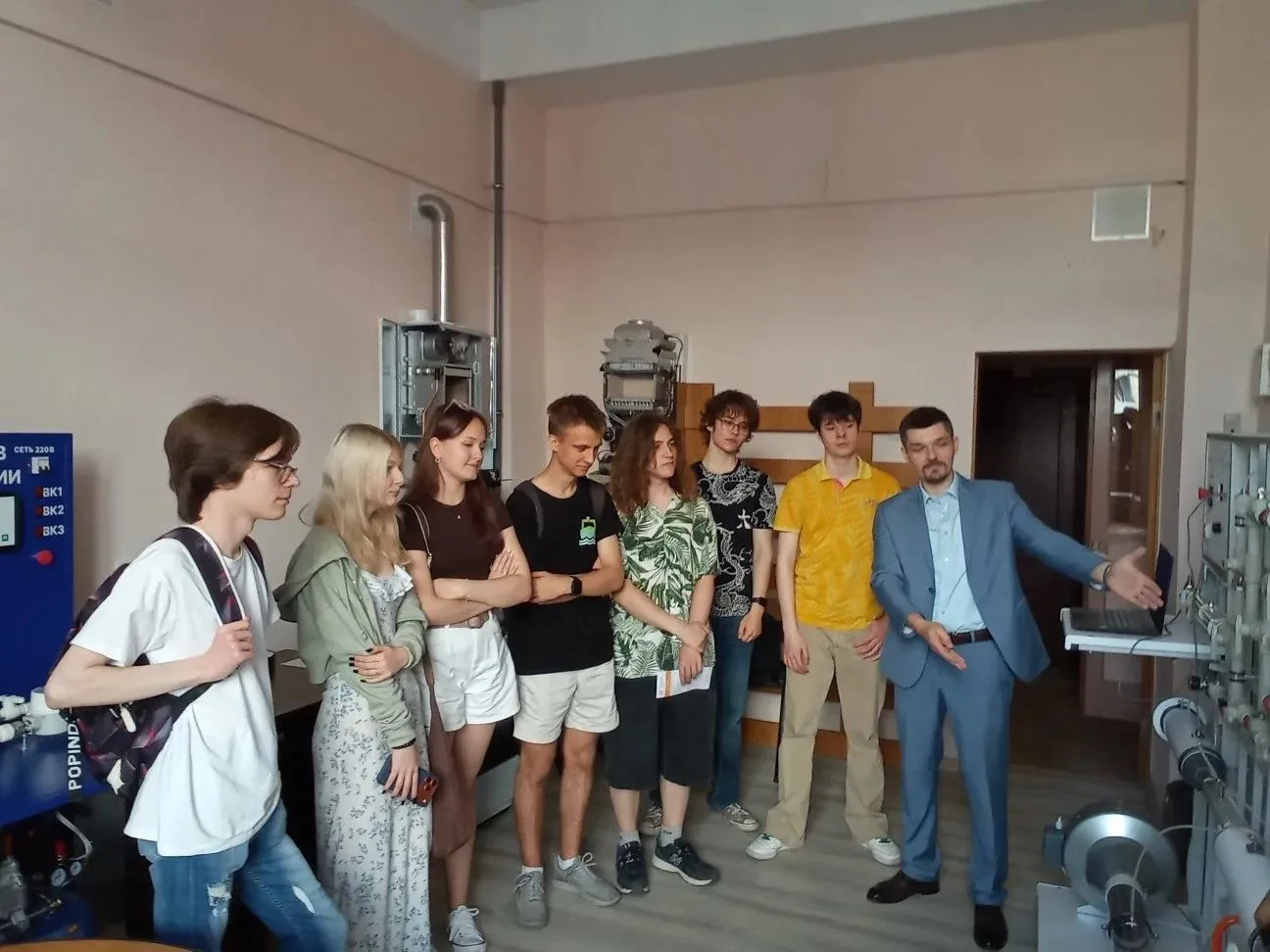 Лето — это не только отдых на море, но и время новых открытий для наших будущих инженеров! Обучающие