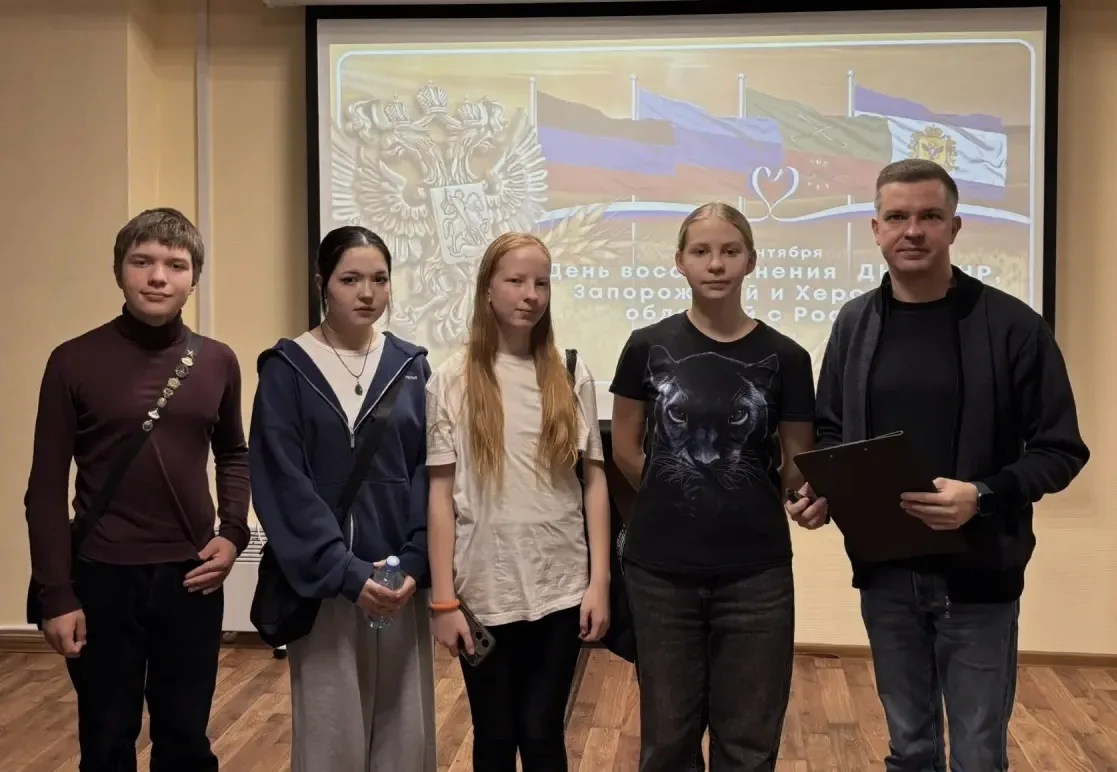 🇷🇺 Сегодня учащиеся нашей школы посетили виртуальную экскурсию «Вместе навсегда: исто...