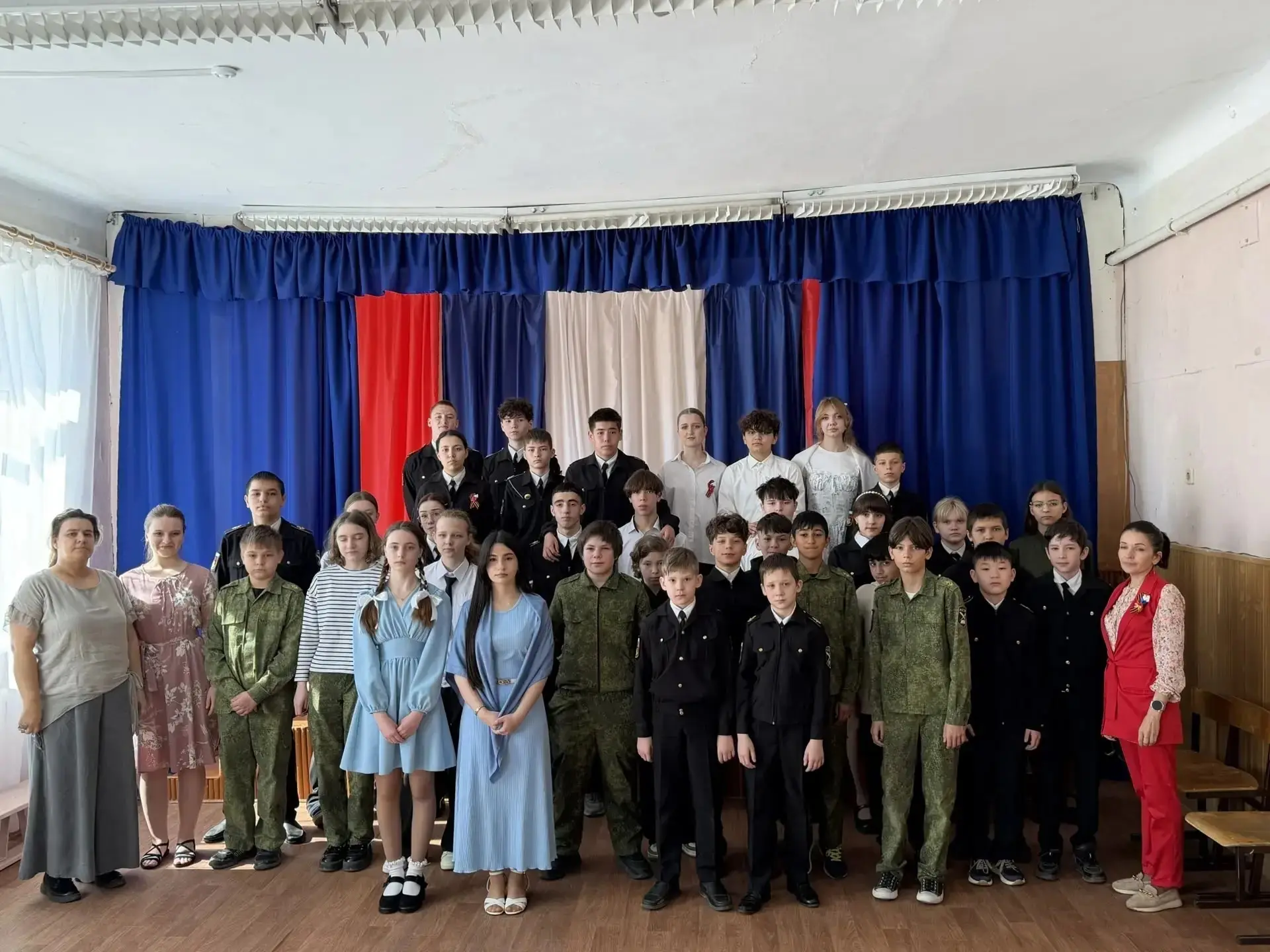 «ОТ БРЕСТА ДО БЕРЛИНА»: ПАМЯТЬ, ОЖИВШАЯ НА СЦЕНЕ🎗  08.05.2026, в преддверии Дня Победы, учащиеся 5–9