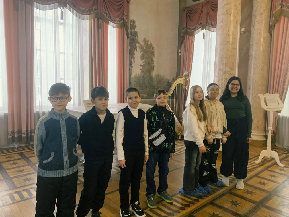 #НачальнаяШкола | Музеи, театры и морские приключения 🎒  🍀 3 «М» — в библиотеку за историей района У