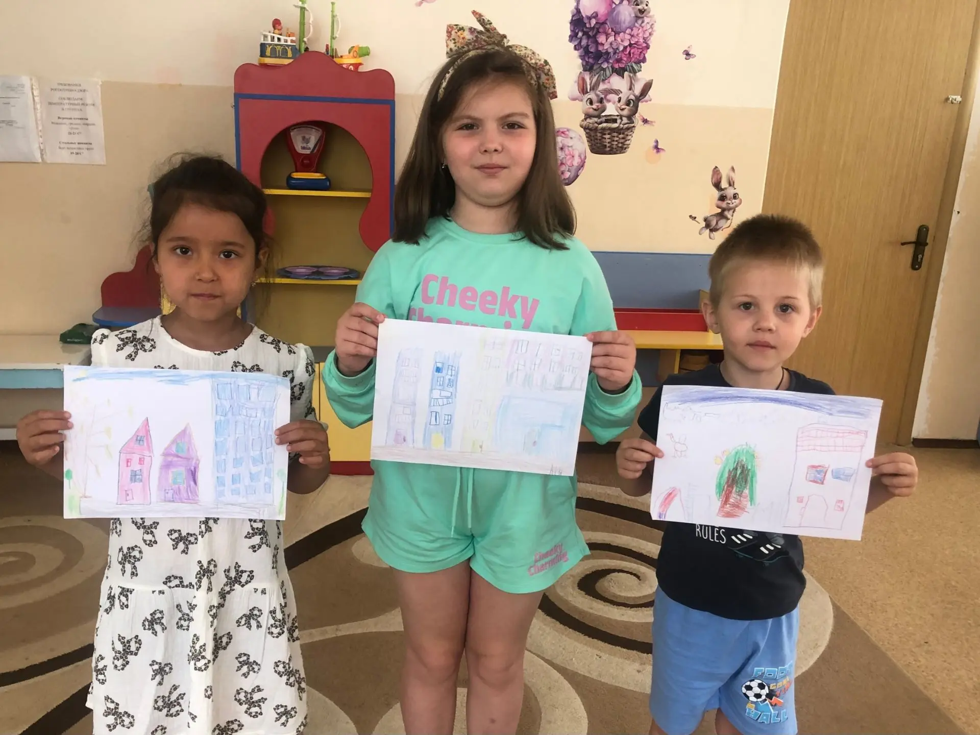 🎨 В группе «Фантазёры» сегодня творилась настоящая магия! Наши маленькие художники взялись за каран