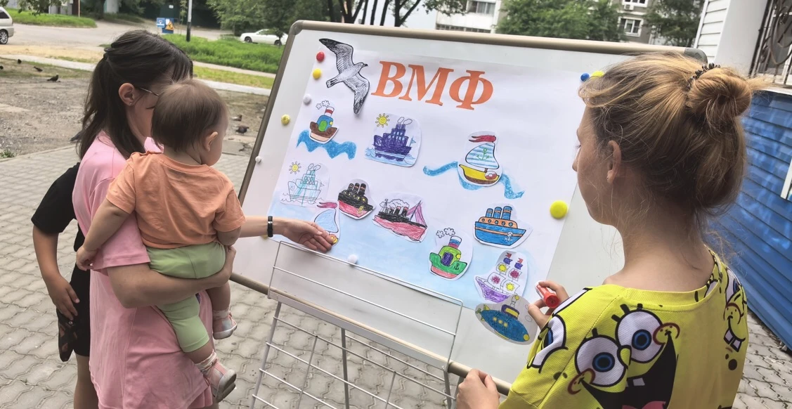 28 июля в библиотеке-филиале №8 прошёл библиодворик «По морям, по волнам»», посвящённый Дню Военно-М