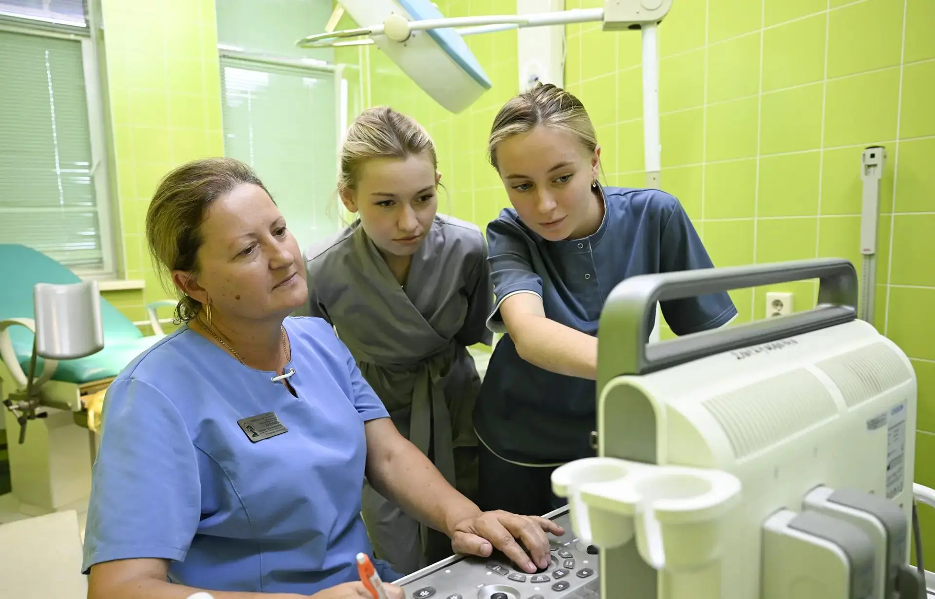 Медработники, помогающие молодым специалистам, получат выплаты. Об этом сообщил глава Тверской облас