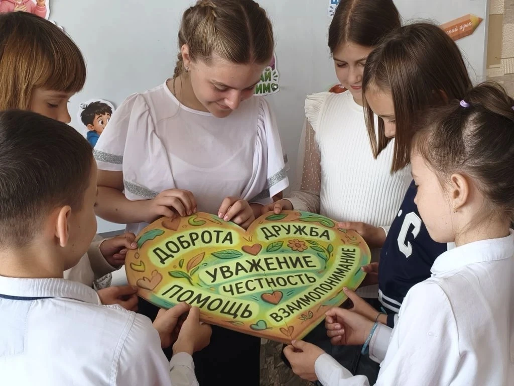 🇷🇺Разговоры о важном: ценности, которые нас объединяют 🇷🇺
 18 мая в Петровской школе 36 прошло и