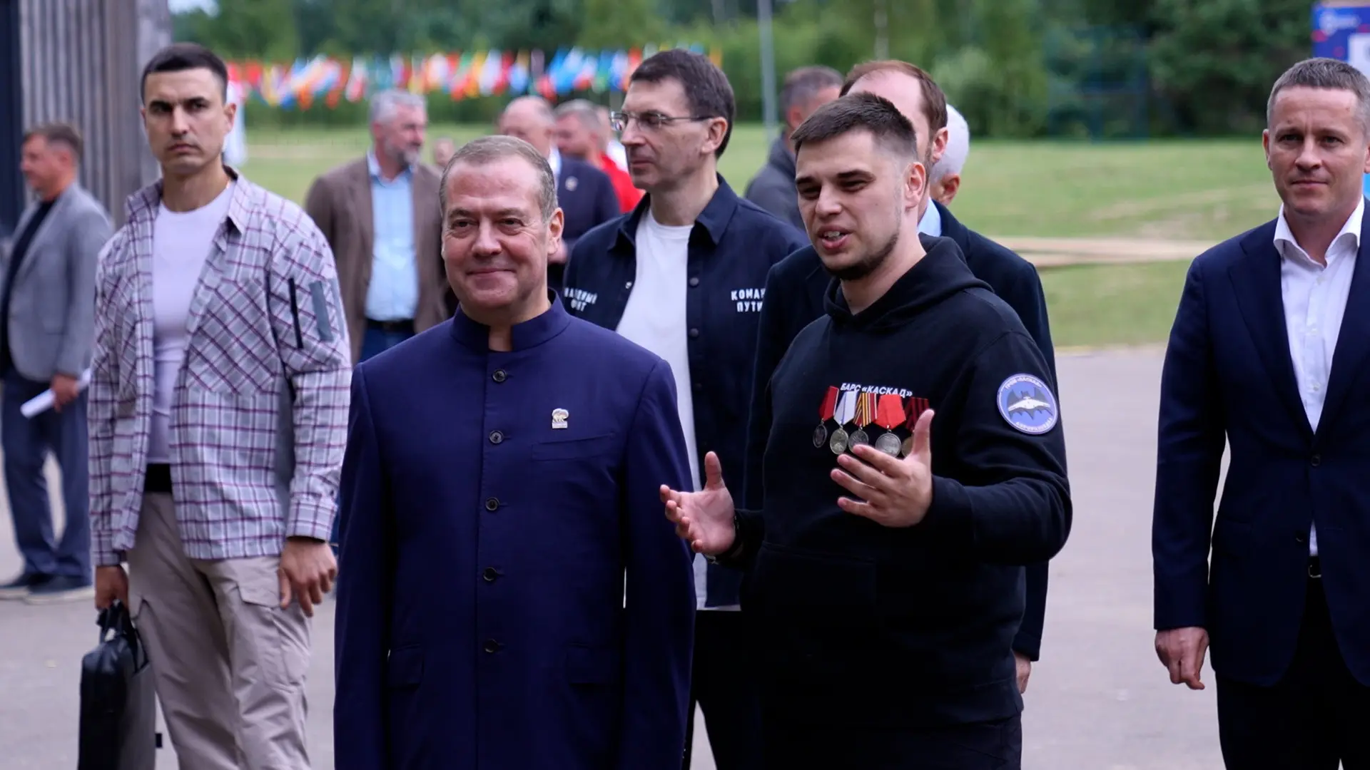 С форума «Гвардейск» в зону проведения специальной военной операции отправились 17 активистов Молодо