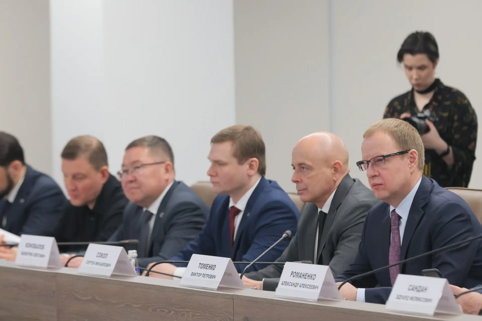 Во главе с полномочным представителем Президента в СФО Анатолием Серышевым и вместе с коллегами-губе