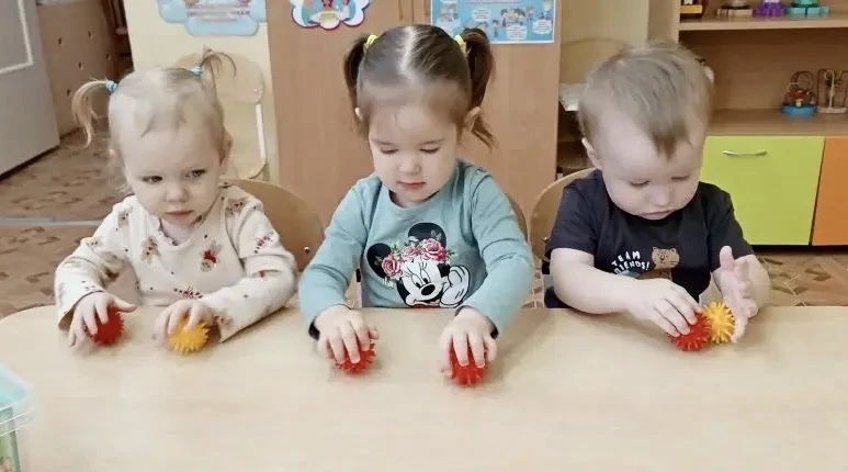 🌸 Пальчиковые игры в группе «Анютины глазки»