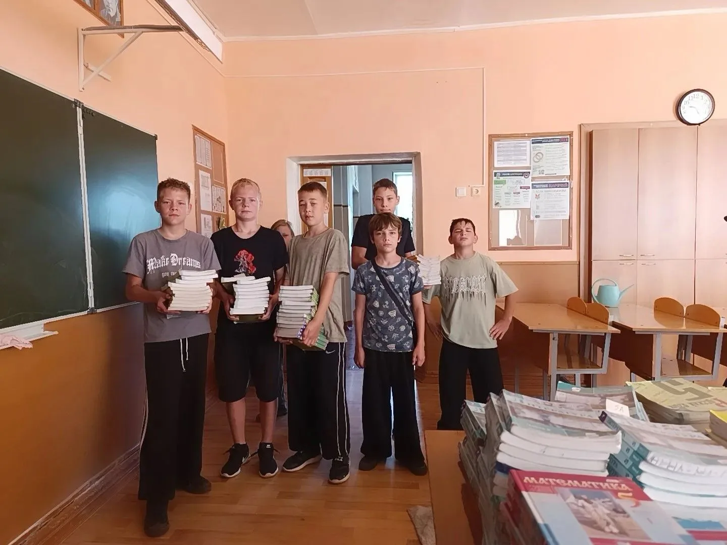 Маленькие герои большой уборки: отработка  6 «А» класса!