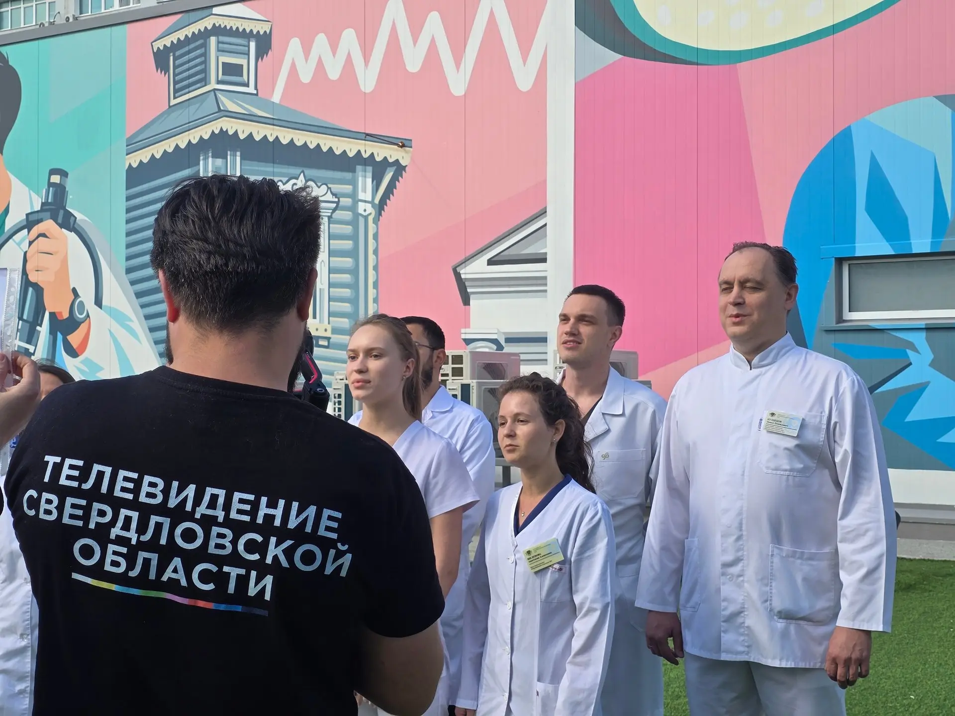 🔺Друзья! Кто угадает, чем заняты наши медики на этих фотографиях? Пишите ваши варианты...