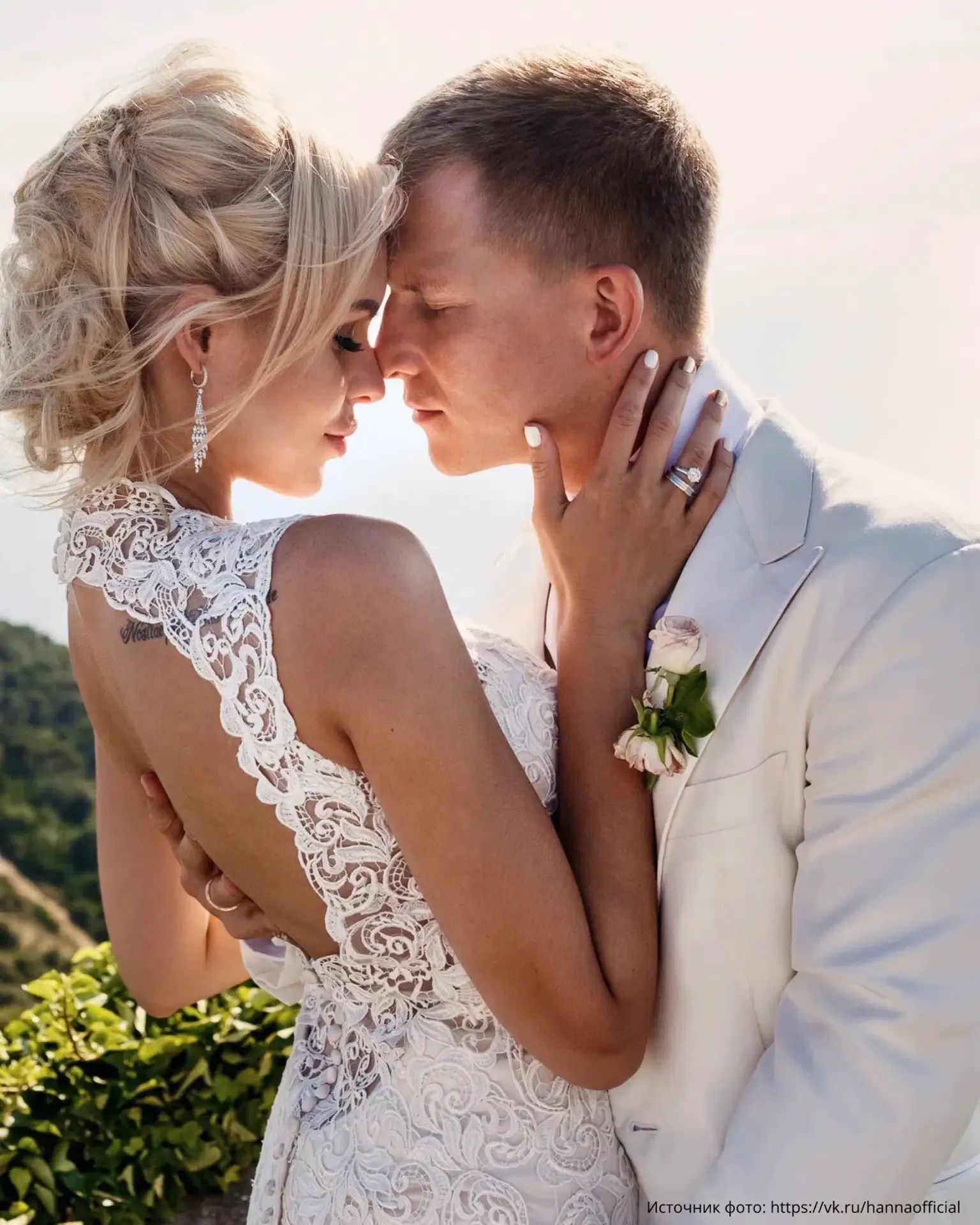Совсем недавно Ханна и Пашу отмечали 11 лет брака💍 Певица поделилась их архивными свад...
