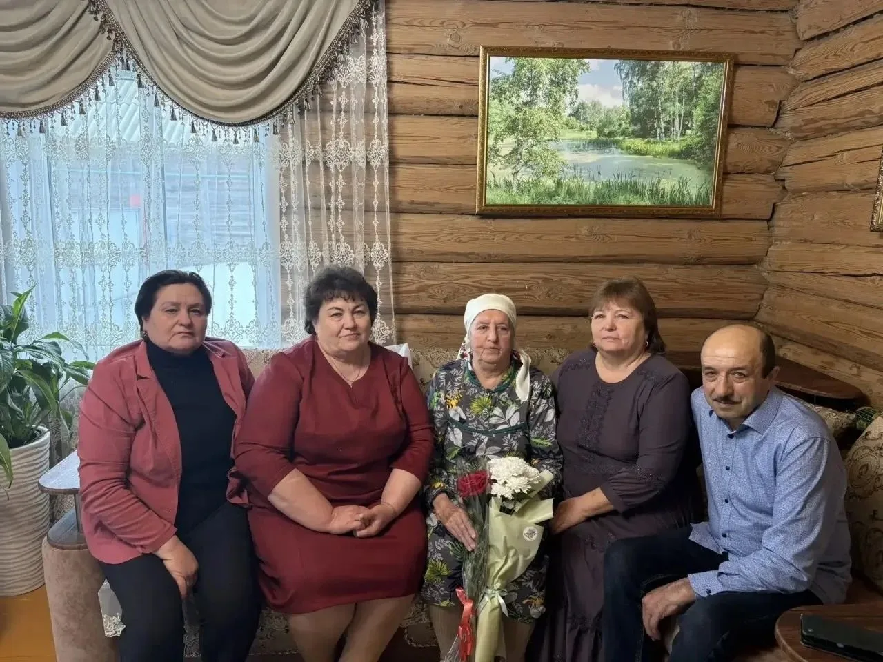 В эти весенние дни отметила свой 90-летний День рождения Мама Героя Российской Федераци...