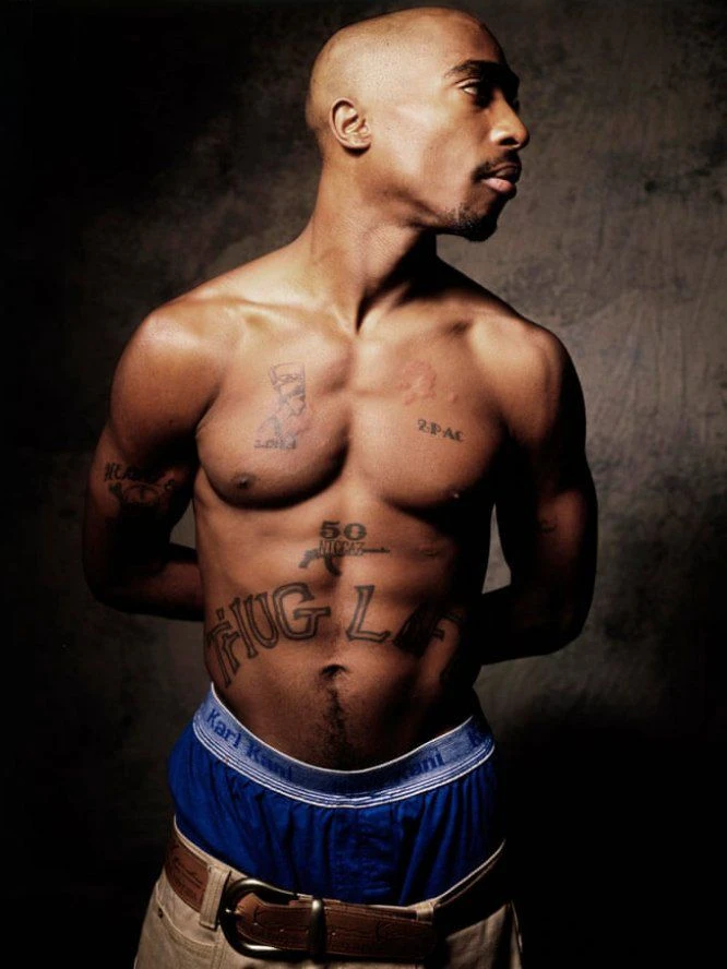 2Pac жив: 55 лет назад легендарный рэпер появился на свет.