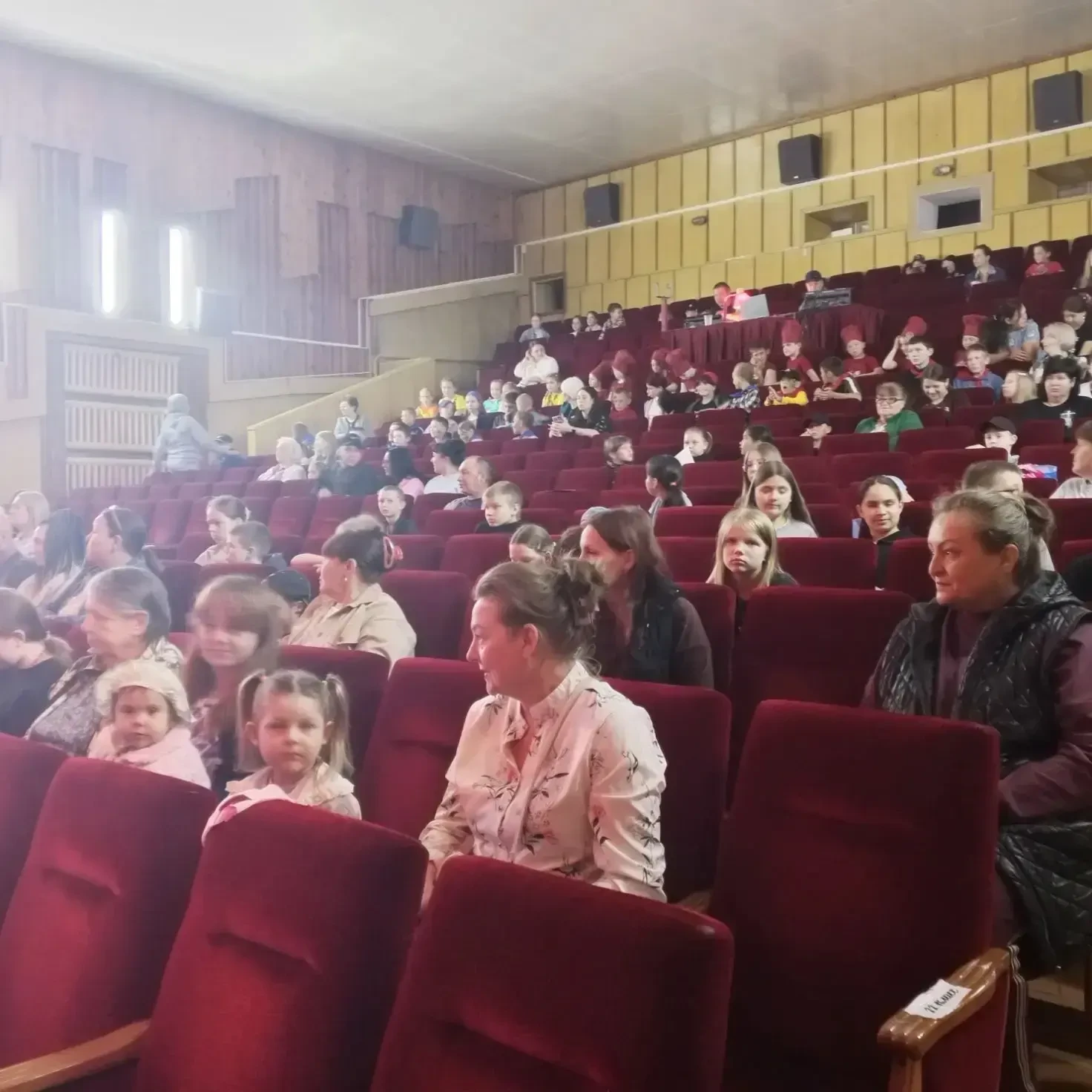 Во время проведения мероприятий посвященных дню защиты детей в зрительном зале Бейского...