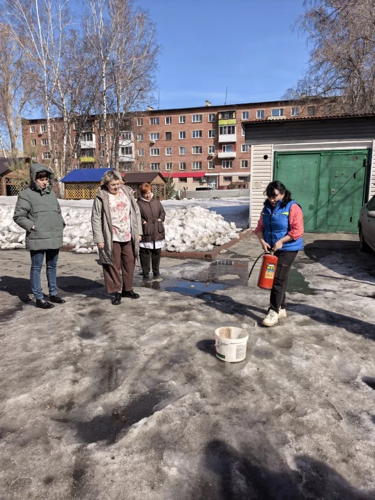 В рамках реализации программы обучения мерам пожарной безопасности для сотрудников детс...