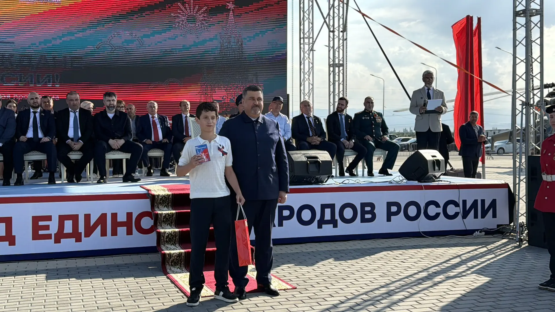 Накануне Дня России, в четверг ,в Дербенте  , на месте расположения экраноплана "Лунь" прошло торжес
