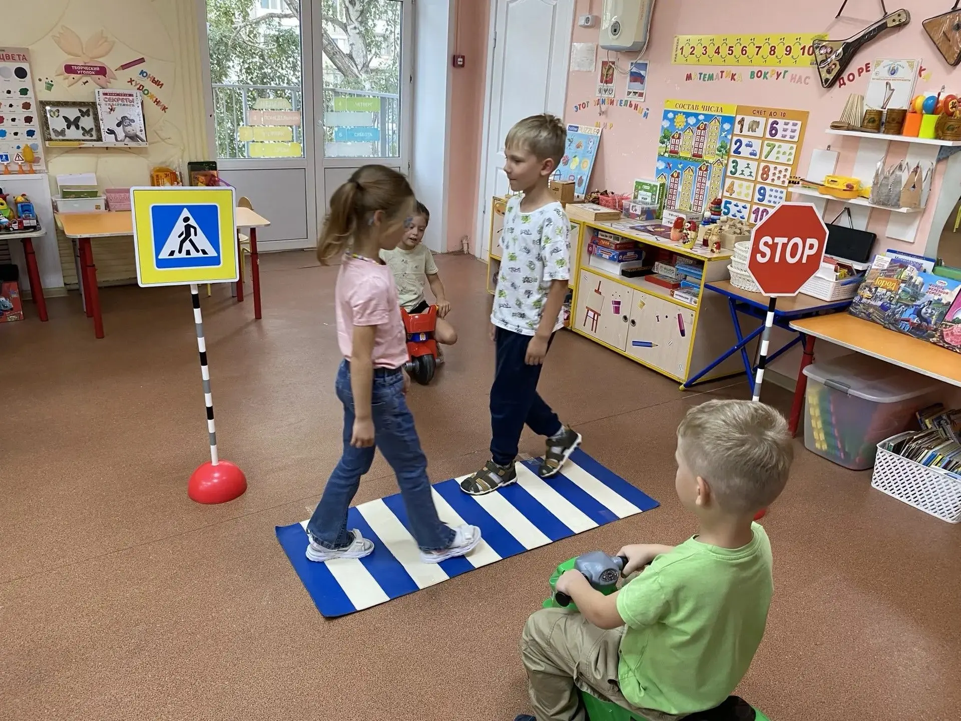 «Учимся переходить перекрёсток: безопасно и правильно!»🚘🚦🚷⛔Дорогие родители! Мы в нашем детском с
