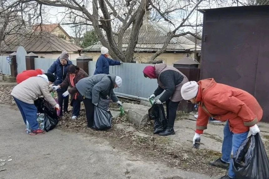 Первую в этом году весеннюю санитарную пятницу сегодня провели во всех трех районах Ставрополя. Сотр