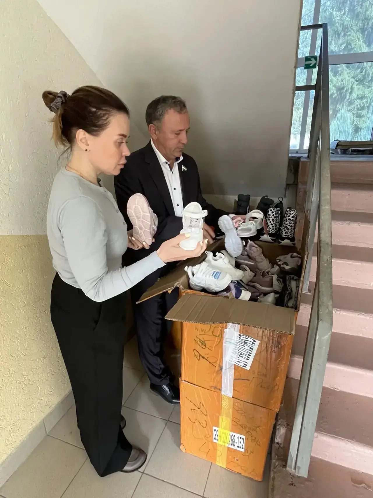 В День знаний передали Республиканскому ресурсному центру «Семья» при Минсемьи РБ 250 п...