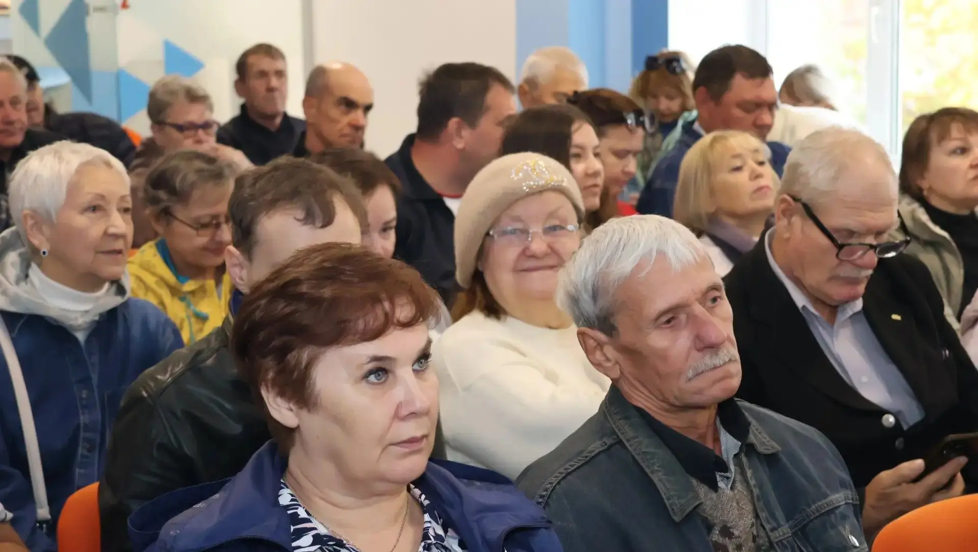 💯 Опыт — главный капитал: в Кадровом центре прошла ярмарка вакансий для омичей старшег...