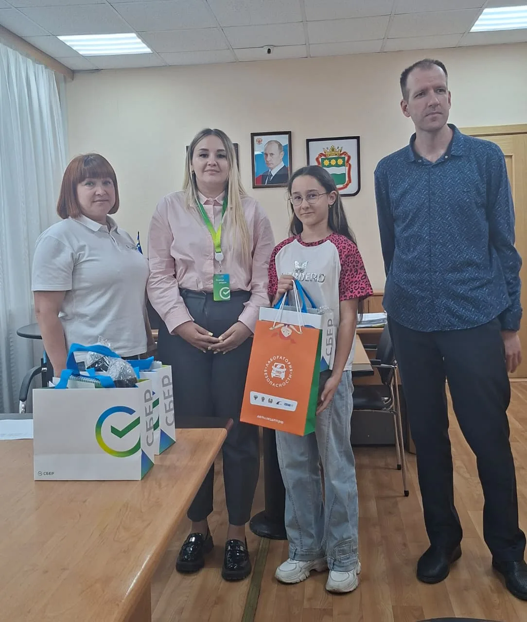 Поздравляем  Килину Снежану, ученицу 6б класса, победившую в городском конкурсе "Лаборатория безопас