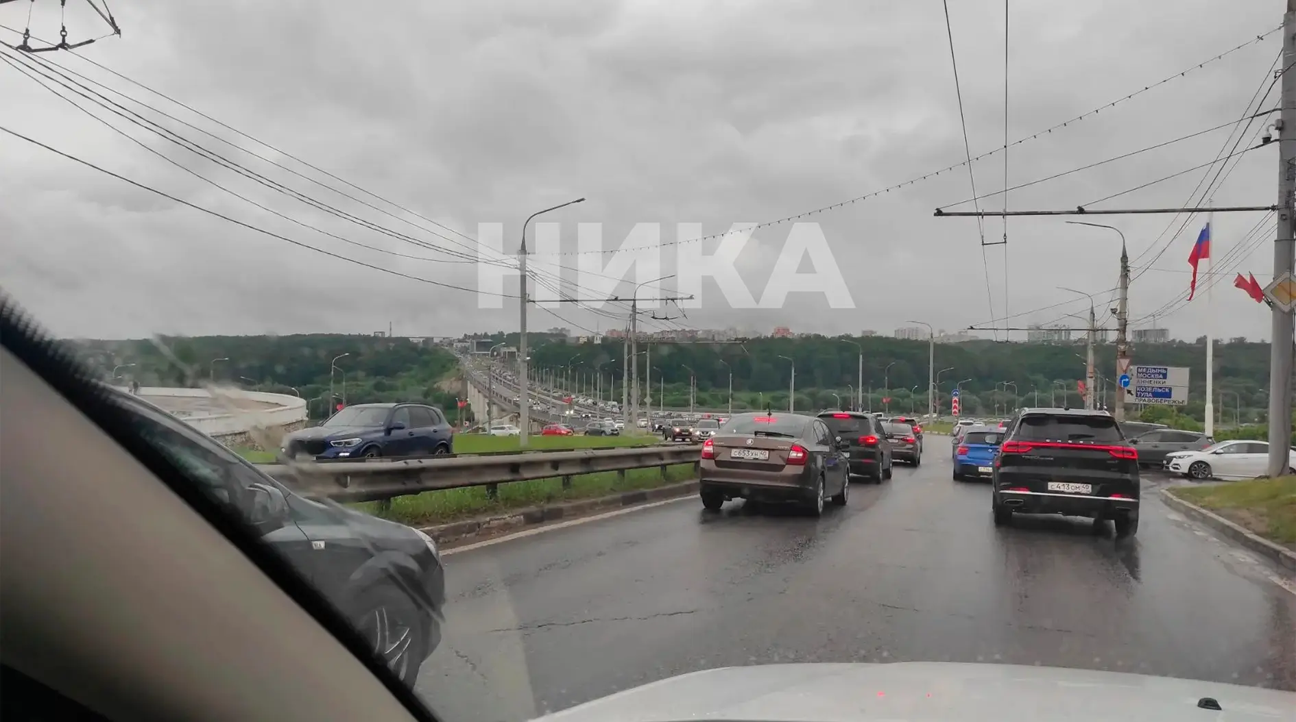 Пробка образовалась в сторону Правобережья в результате ДТП 

Как сообщают подписчики, движение затр