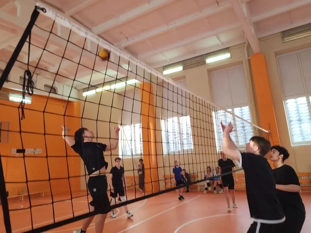 📣Волейбольный матч с Кадетской школой! 🏆🔥 Сегодня сборная нашей гимназии провела товарищеский матч п