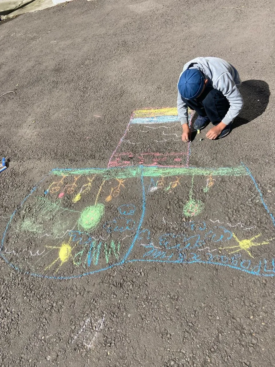 Яркие краски лета и детские мечты на асфальте! 🎨☀️

В честь Дня защиты детей  пришкольная площадка 