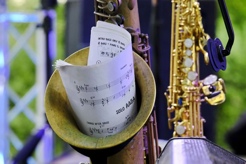 🎷 Сад Фонтанного Дома станет центром джазового счастья!

С 10 по 12 июля зелёные аллеи наполнятся р