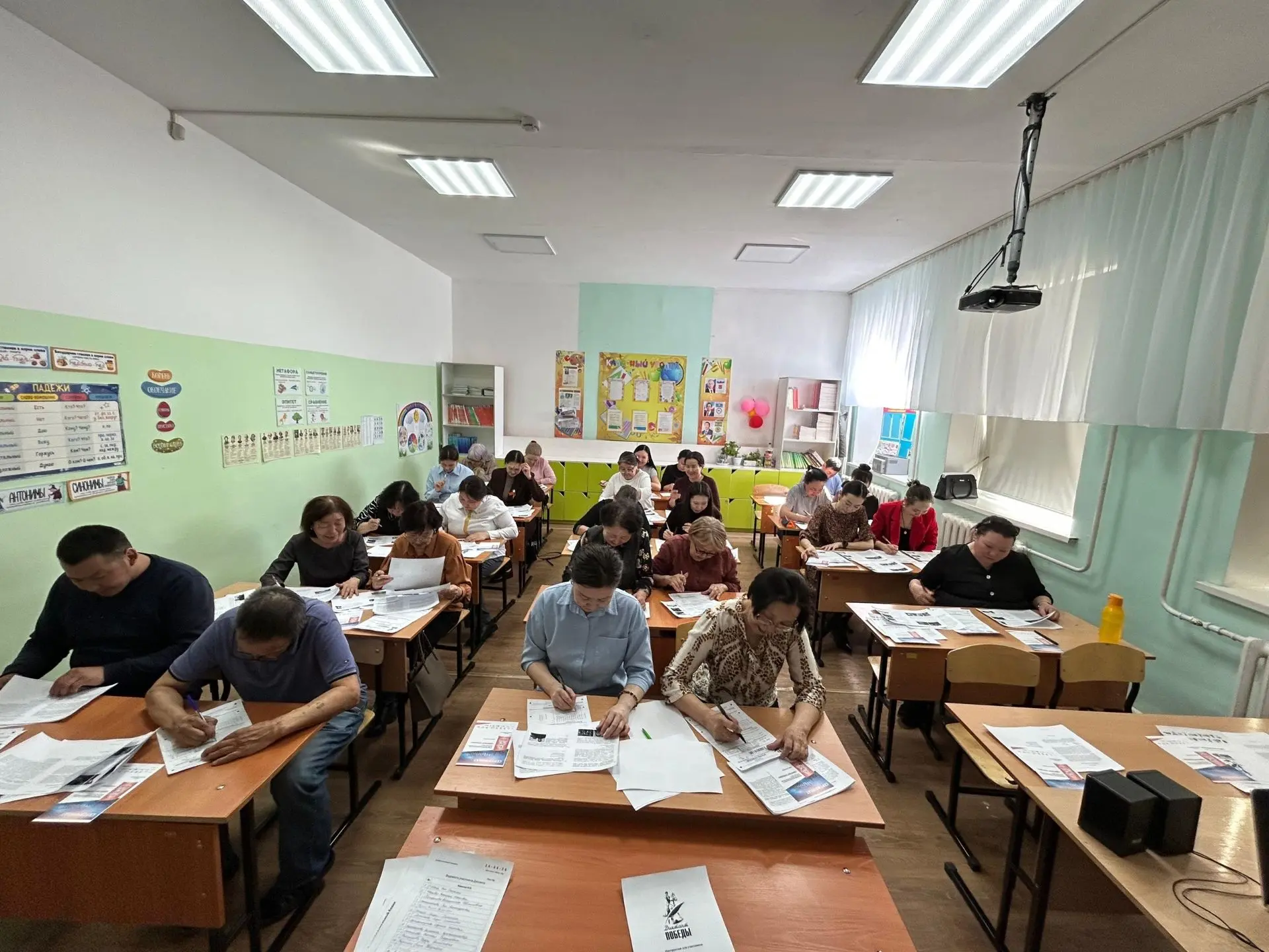 Сегодня наша школа стала площадкой для проведения значимой патриотической акции –«Диктант Победы». С