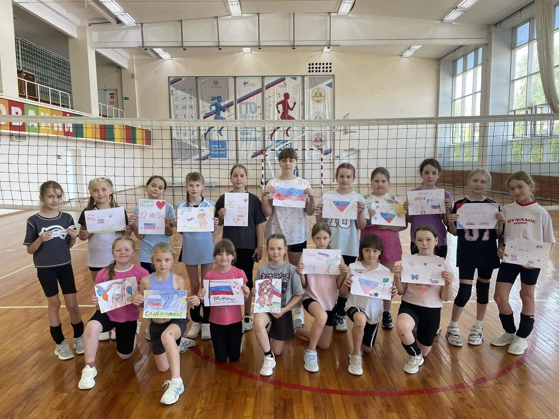 Лагерь с дневным пребыванием! В группах проведены конкурсы рисунков ко Дню России. Проведена беседа 