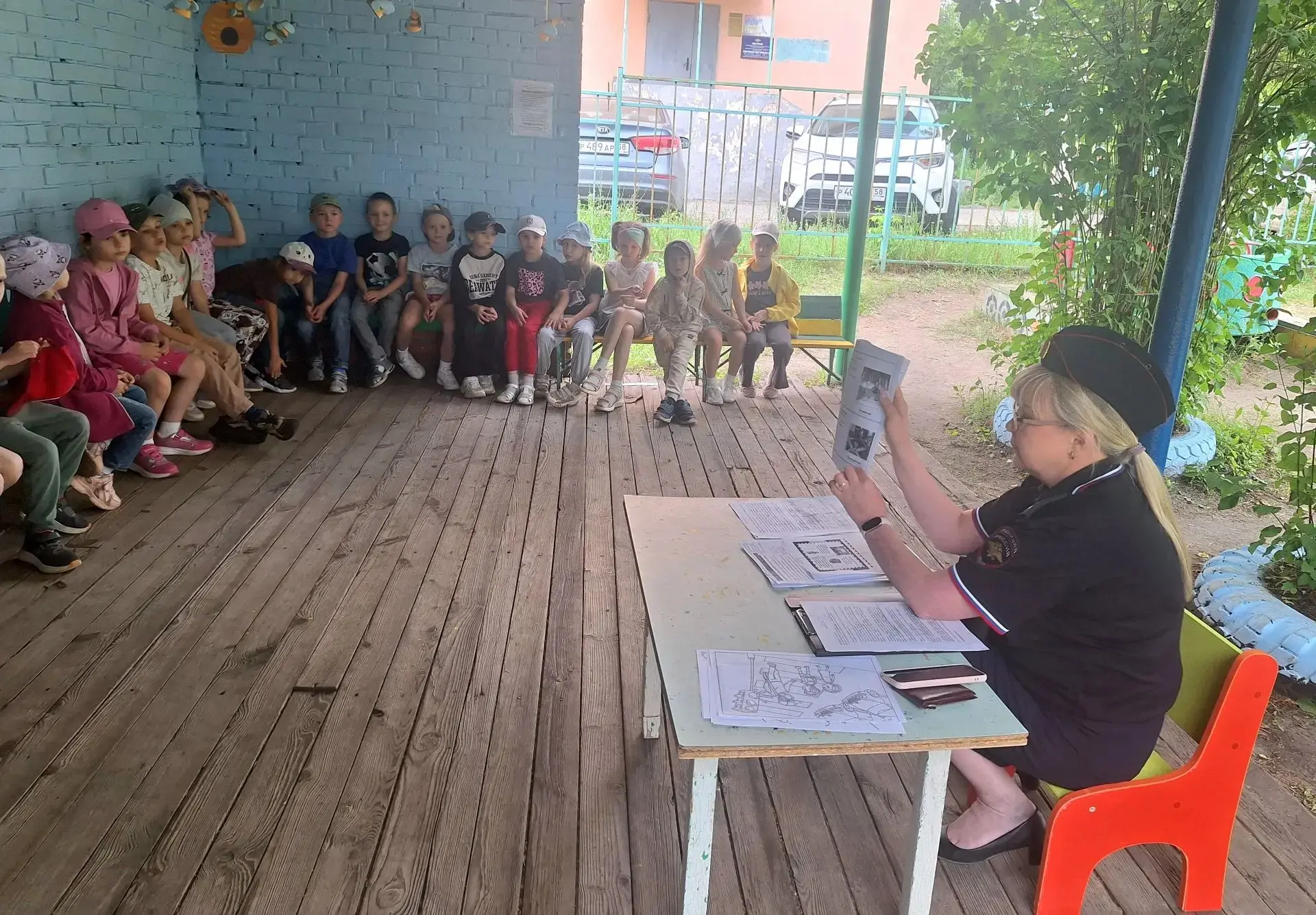 👮‍♀️«Инспектор ГИБДД в гостях у ребят: учимся быть внимательными на дороге!»🛣🚓
25 июня в гостях у