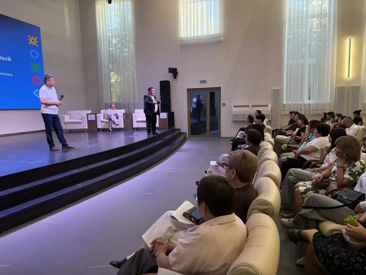 Сегодня в Калмыцком государственном университете прошла встреча руководства вуза с абитуриентами, по