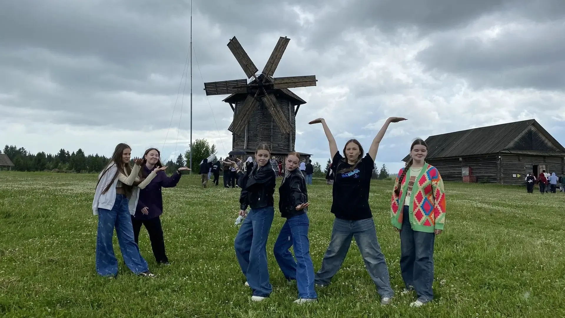 Больше чем путешествие по Удмуртии!

12 июня, в День России, состоялась уникальная экскурсионно-обра