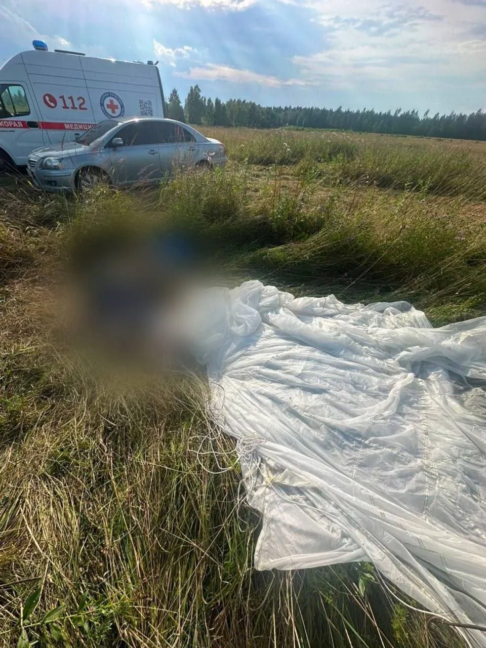 Парашютист погиб во время прыжка на аэродроме в деревне Ватулино в День ВДВ