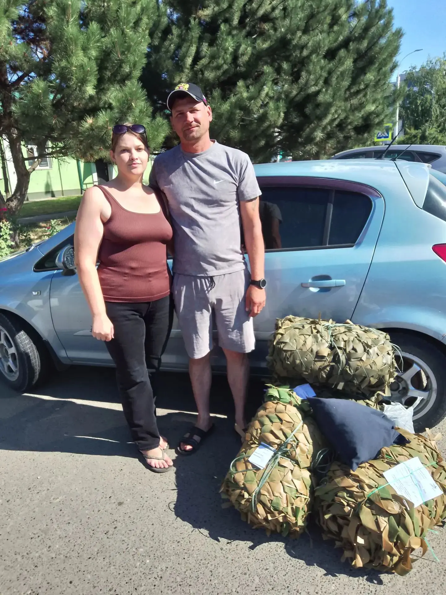 Ещё сегодня передавали бойцу из Братского поселения Антону Л. сети, носилки, лешие.