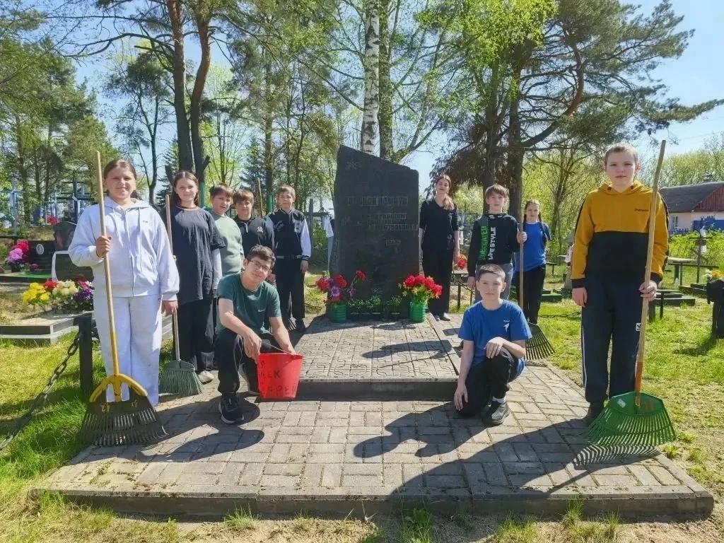 💯В преддверии Дня Победы отряды активистов школ Клинцовского района  совершили  добрые дела — расчис
