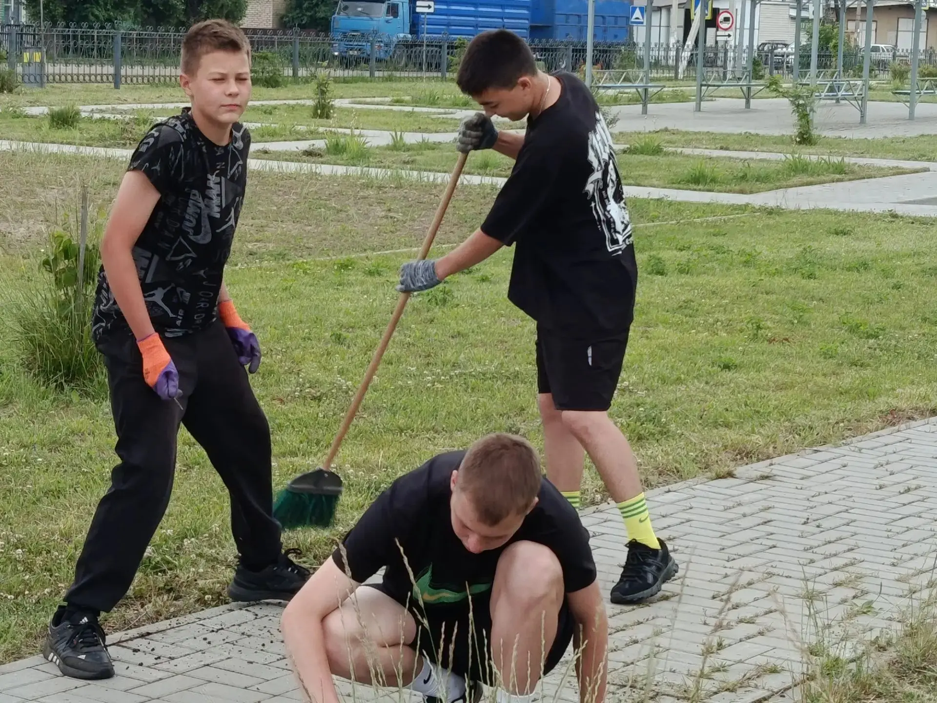 Работа трудового лагеря МБОУ "Уметская агроинженерная школа"
#МБОУУметскаяагроинженернаяшкола