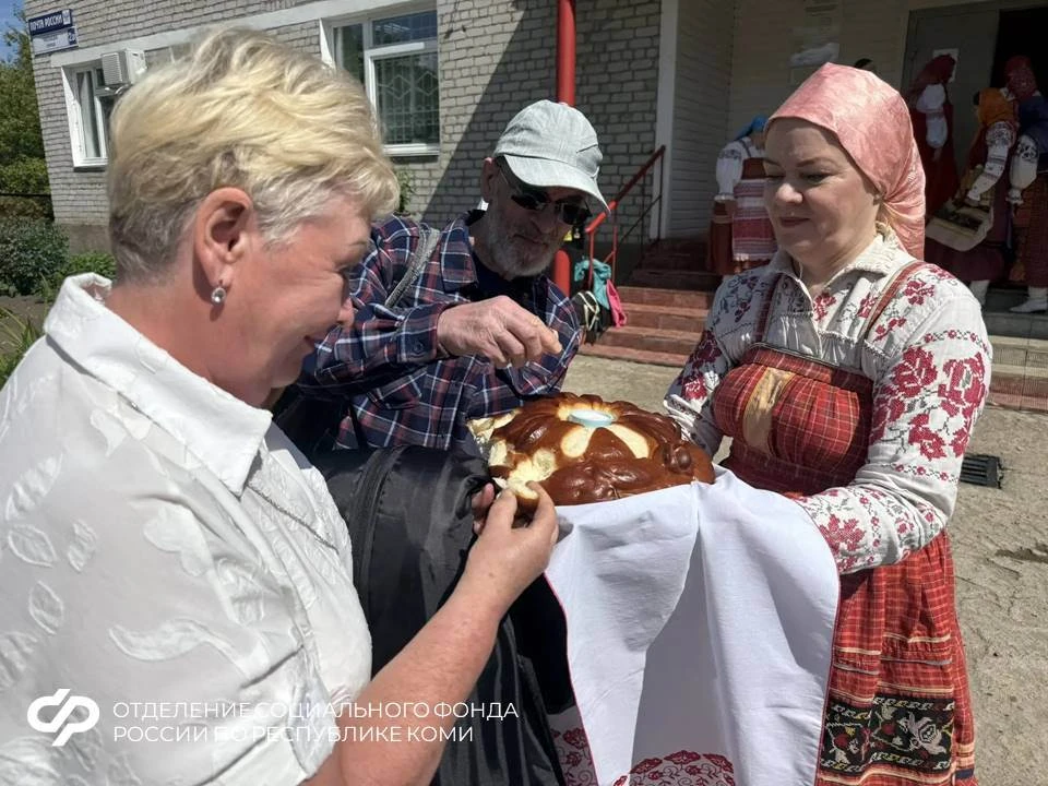 🤝Дружеский визит: посетители и работники Центров общения старшего поколения Сысольского и Сыктывдин