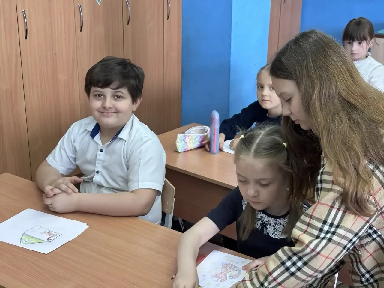ОРЛЯТА РОССИИ🇷🇺  📚В рамках внеурочной деятельности «Орлята России» в 1 «В» классе наставники из 6 «З