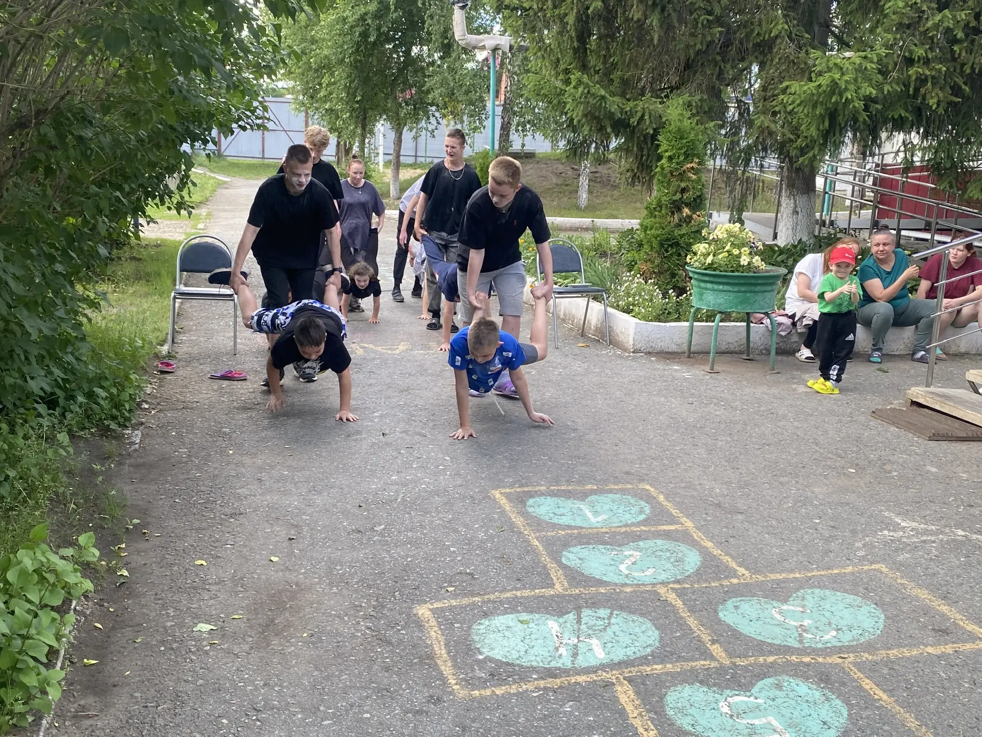 🦁🌿 11 июня в нашем центре проснулись джунгли!
«Вечером в среду после обеееедаааа… ДЖУНГЛИИИ ЗОВУУУ