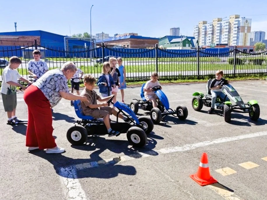 🛴 Лето — время приключений, но безопасность прежде всего! 

👆 Летние каникулы в самом разгаре! Это